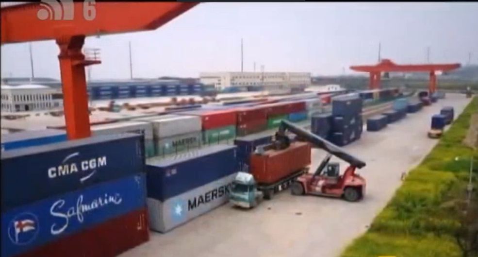 义乌-中欧班列恢复通行 杭叉45吨正面吊高效保障装卸作业